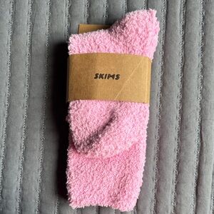 Skims socks